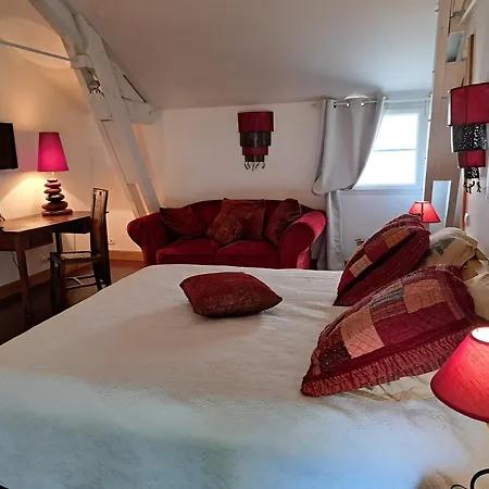 Chateau De Lussac Bed & Breakfast *