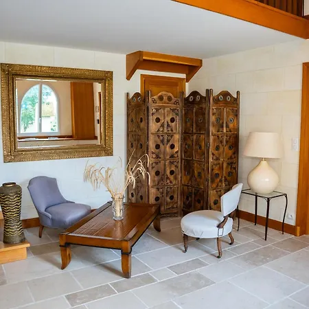 Chateau De Lussac Bed & Breakfast *