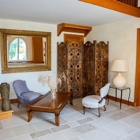 Chateau De Bed and Breakfast Lussac (Gironde)